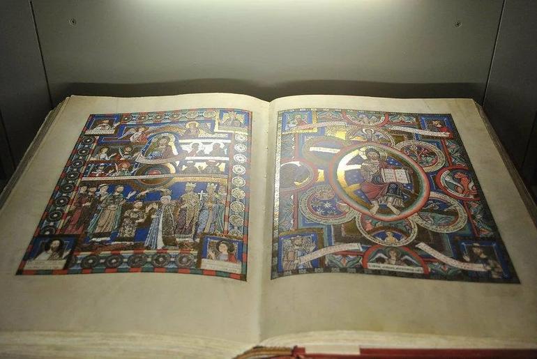5 самых ценных книг в мире. Фото №1